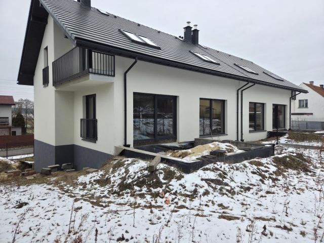 bliźniak, 6 pokoi Sierakowice, ul. Wiejska. Zdjęcie 2