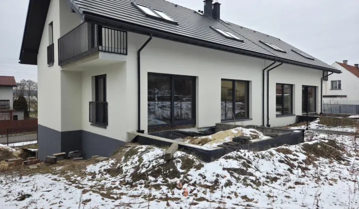 bliźniak, 6 pokoi Sierakowice, ul. Wiejska