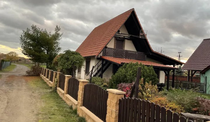 dom wolnostojący, 4 pokoje Bronków