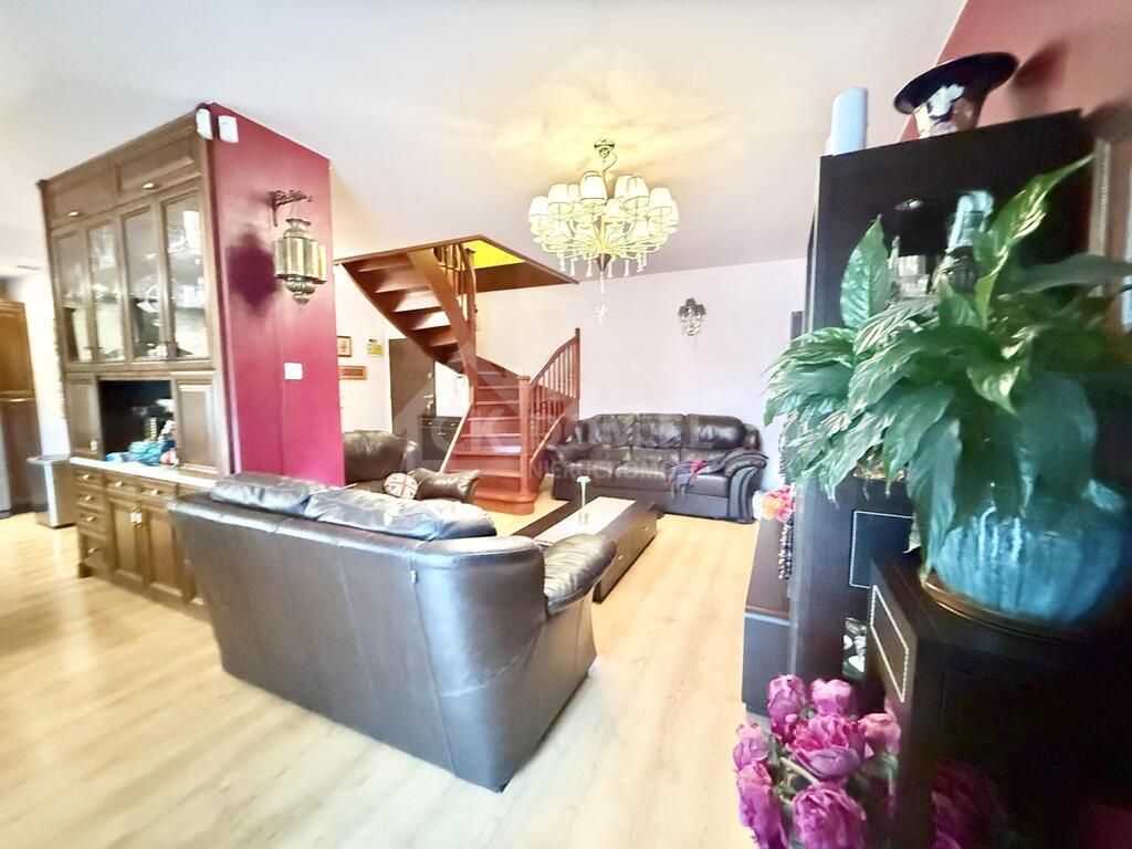 Mieszkanie 5-pokojowe Kielce. Zdjęcie 4