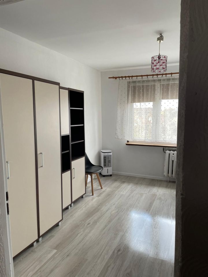 Mieszkanie 4-pokojowe Legnica Zosinek, ul. Aleksandra Fredry. Zdjęcie 3