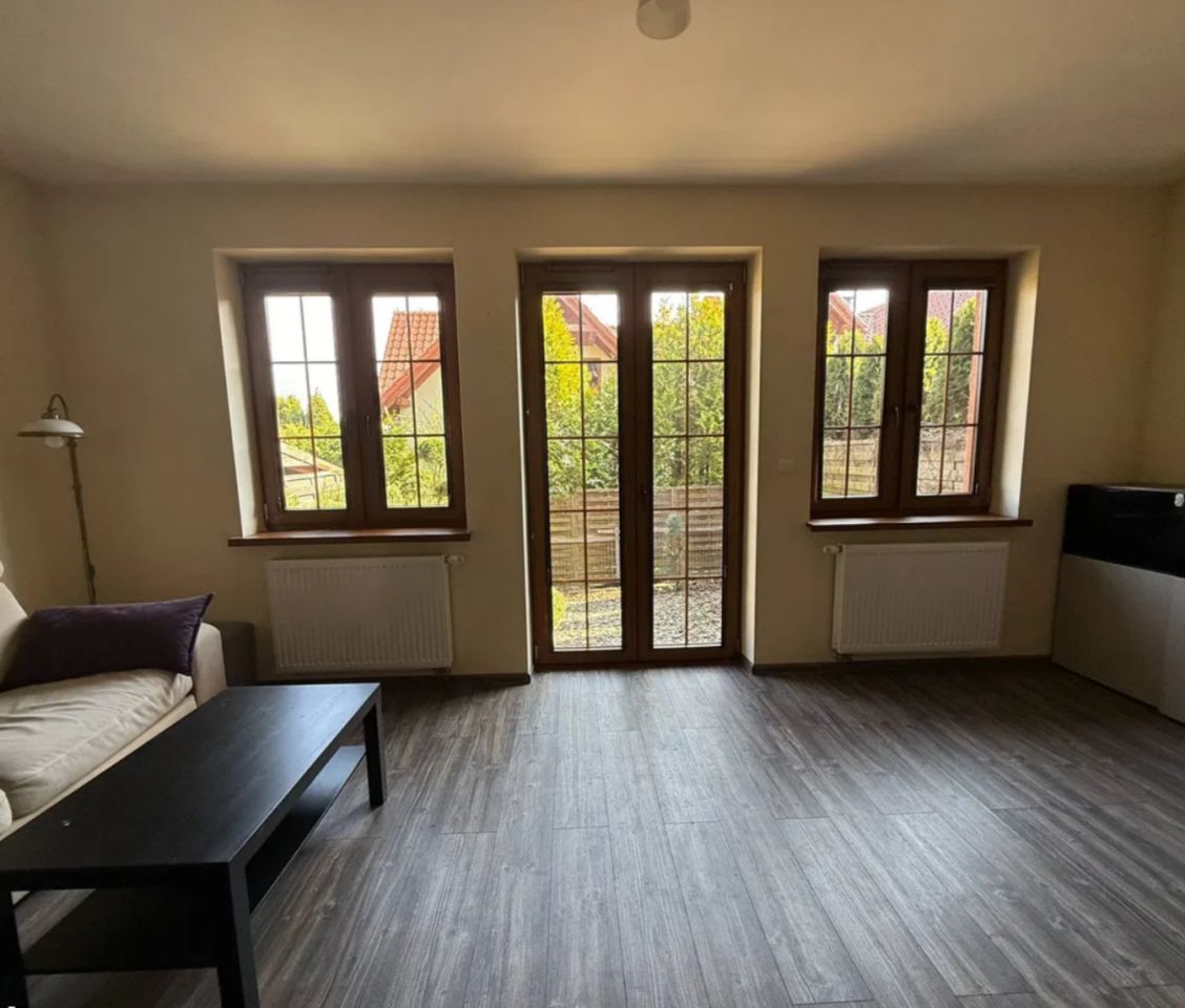 dom szeregowy, 4 pokoje Bibice Czekaj, ul. Leśna. Zdjęcie 1