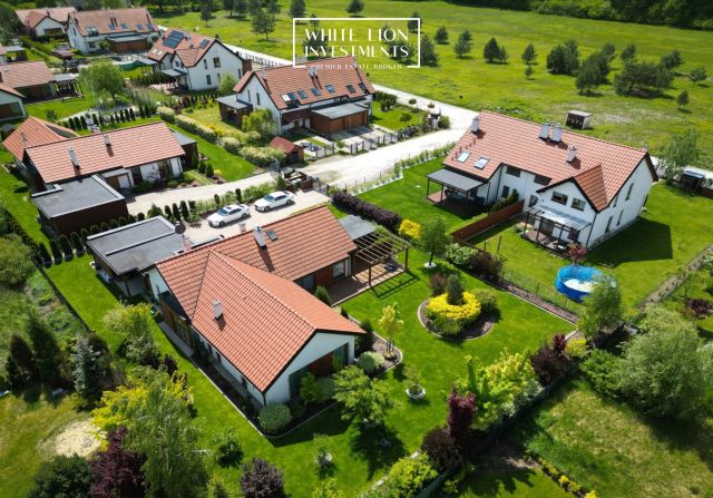 dom wolnostojący, 4 pokoje Ustanów, ul. Bukowa. Zdjęcie 2