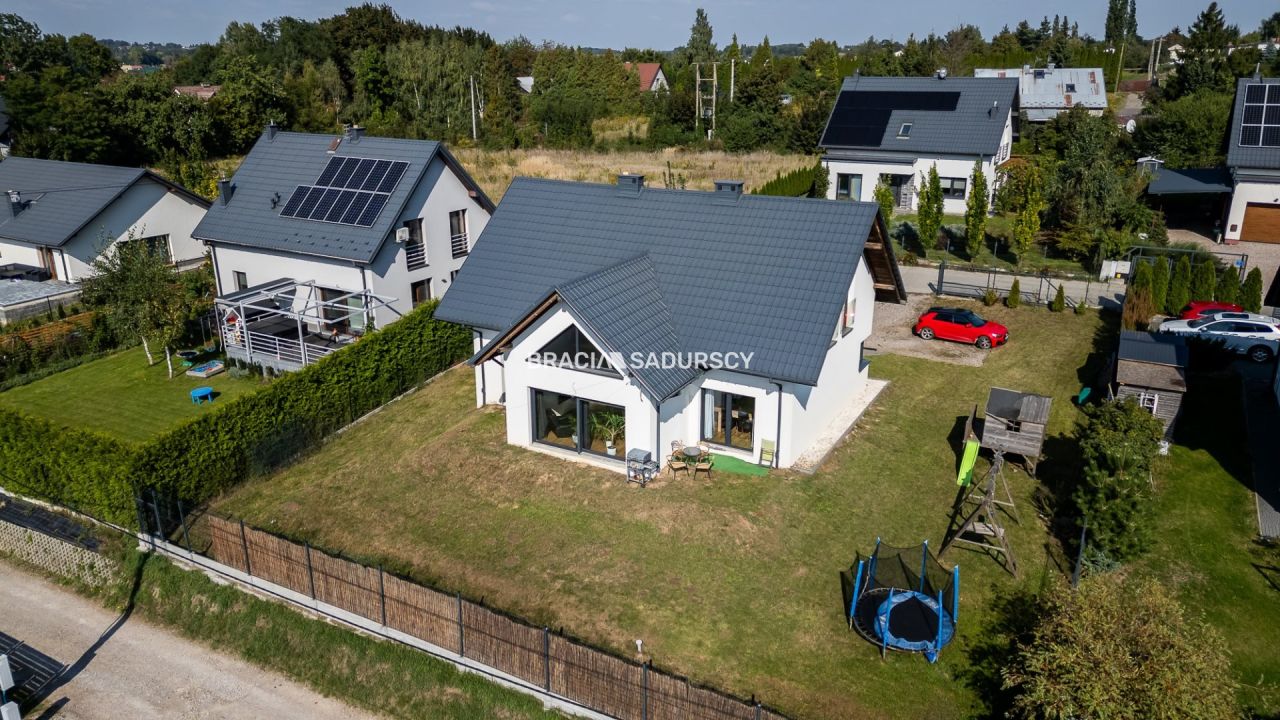 dom wolnostojący, 5 pokoi Luborzyca, ul. Sezamkowa. Zdjęcie 36
