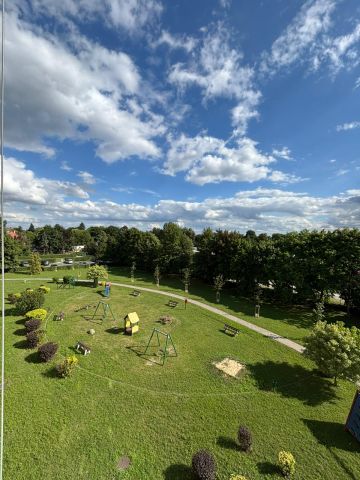 Mieszkanie 3-pokojowe Oleśnica, ul. mjr. Henryka Sucharskiego. Zdjęcie 2