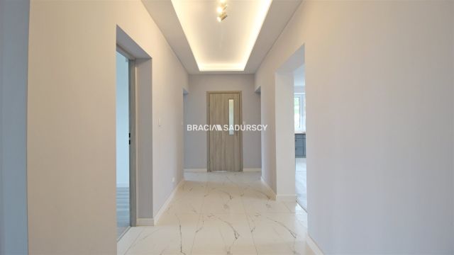 Mieszkanie 4-pokojowe Oleśnica. Zdjęcie 4