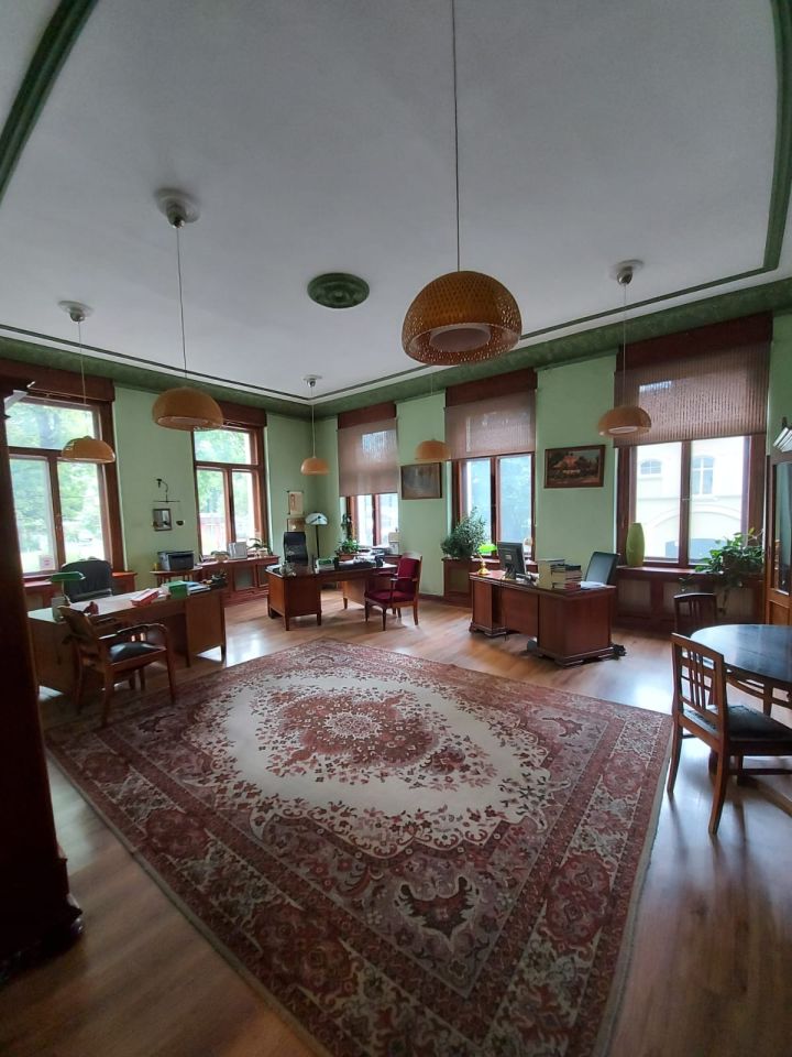 Commercial property, 342 m²