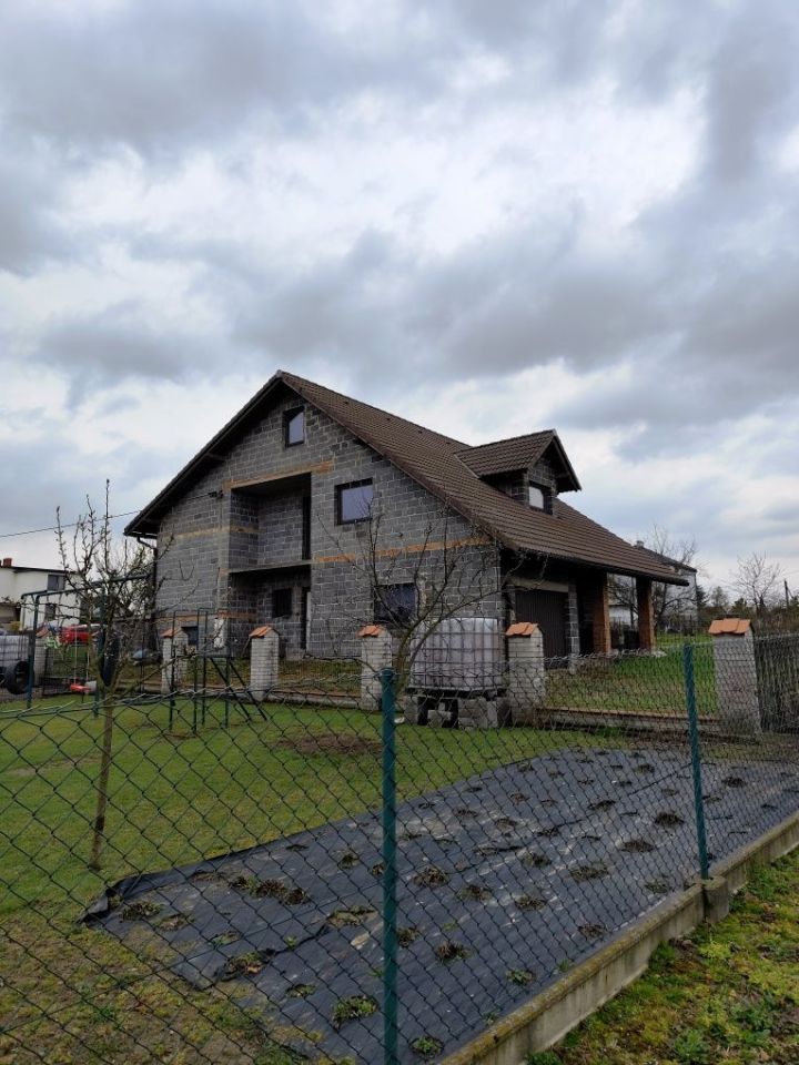 dom wolnostojący, 6 pokoi Poręba. Zdjęcie 2