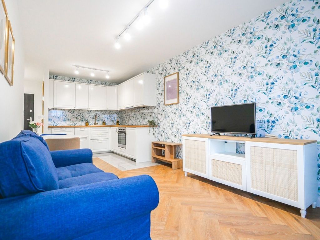 Mieszkanie 2-pokojowe Kraków, ul. Nadwiślańska. Zdjęcie 2