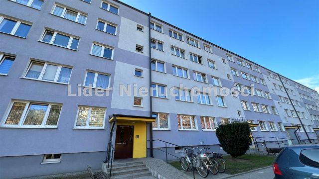 Mieszkanie 3-pokojowe Pabianice, ul. Ostatnia. Zdjęcie 1
