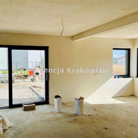 bliźniak, 5 pokoi Bibice. Zdjęcie 12