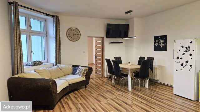 Mieszkanie 3-pokojowe Bytom Śródmieście, ul. marsz. Józefa Piłsudskiego. Zdjęcie 1