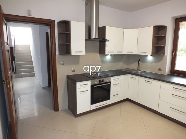 dom wolnostojący, 6 pokoi Kraków Zwierzyniec. Zdjęcie 2