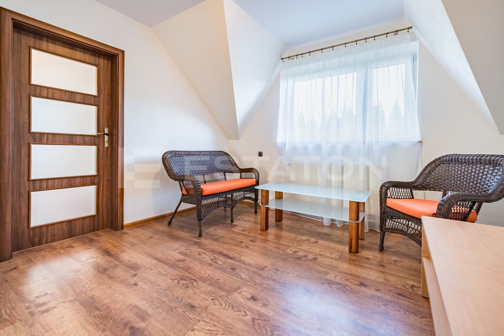 dom wolnostojący, 6 pokoi Strażów. Zdjęcie 16