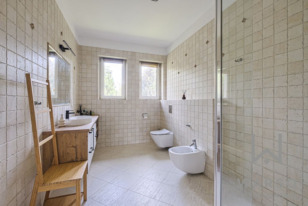 dom wolnostojący, 7 pokoi Mysiadło. Zdjęcie 18