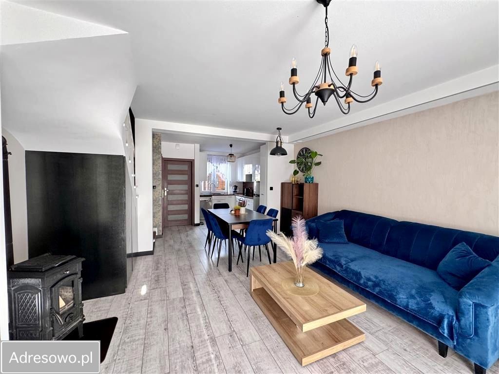 Mieszkanie 4-pokojowe Nowy Tuchom. Zdjęcie 1