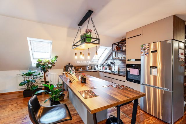 dom wolnostojący, 10 pokoi Brzezie. Zdjęcie 2