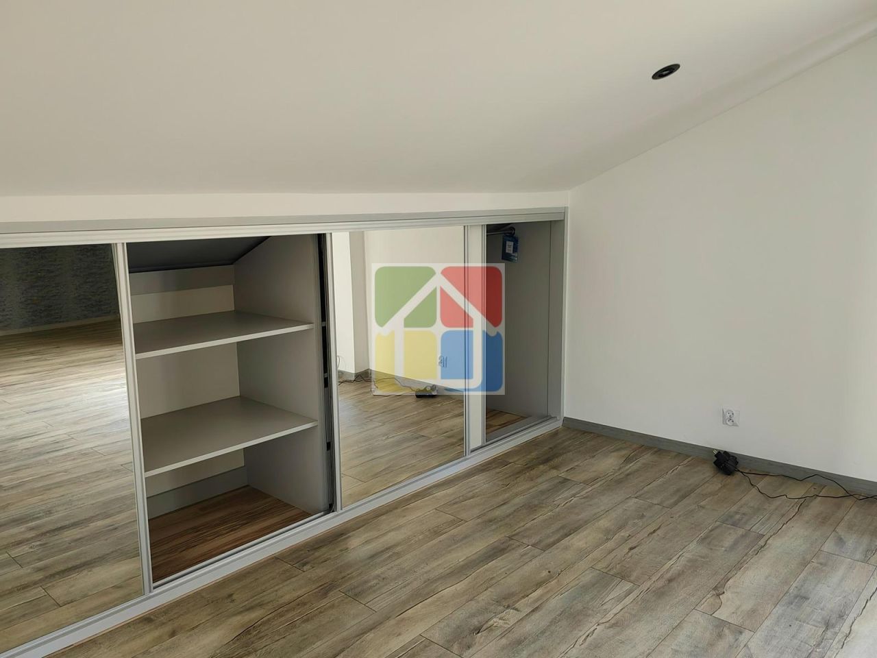 dom wolnostojący, 5 pokoi Stanisławów. Zdjęcie 11