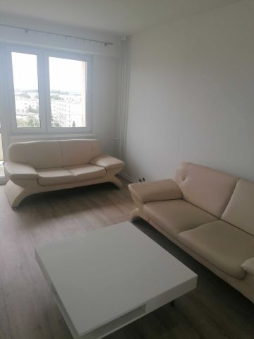 Mieszkanie 3-pokojowe Krosno, ul. Adama Mickiewicza. Zdjęcie 1