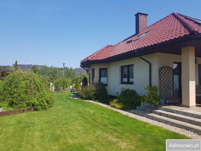 dom wolnostojący, 6 pokoi Bilcza, ul. Liliowa. Zdjęcie 2