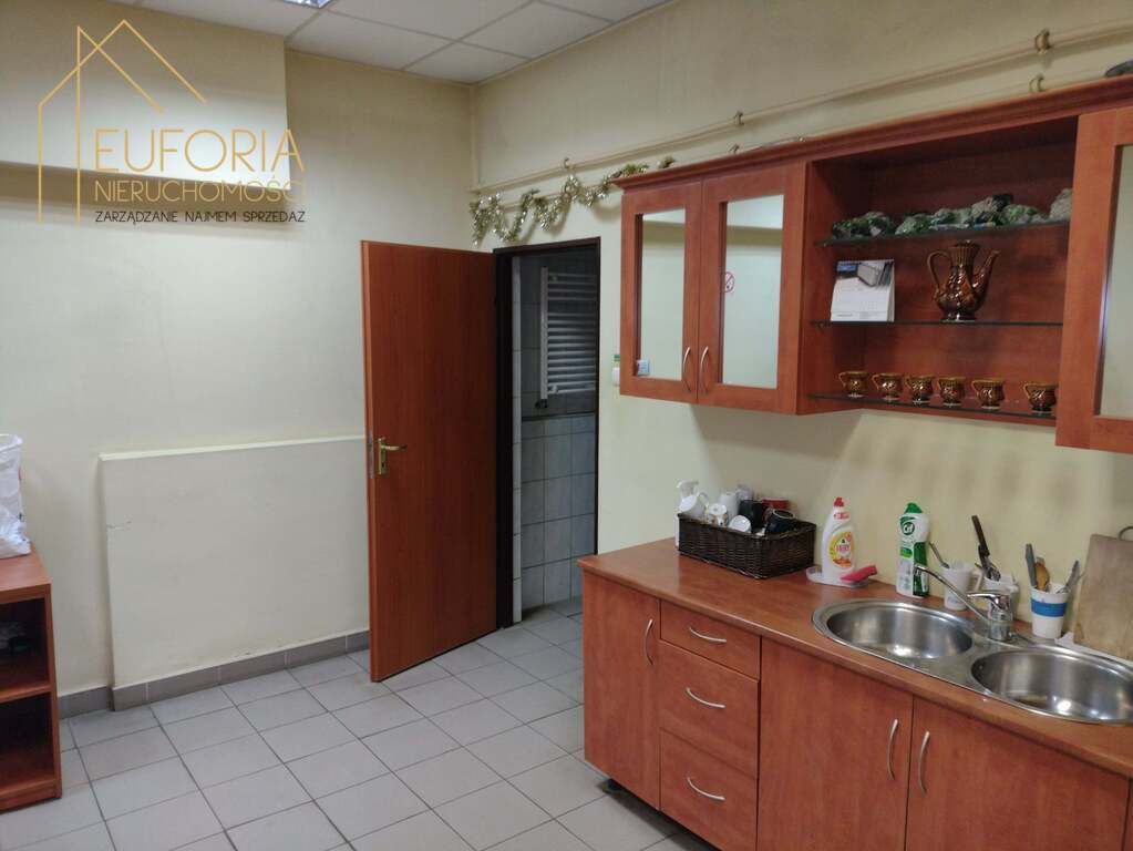 Hala/magazyn Piotrków Trybunalski, al. 3 Maja. Zdjęcie 6