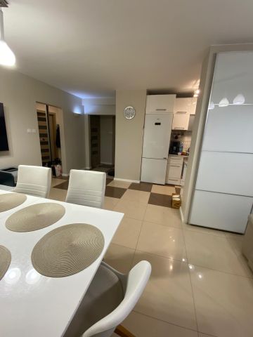 Mieszkanie 3-pokojowe Głowno, ul. Władysława Sikorskiego bl.18. Zdjęcie 1