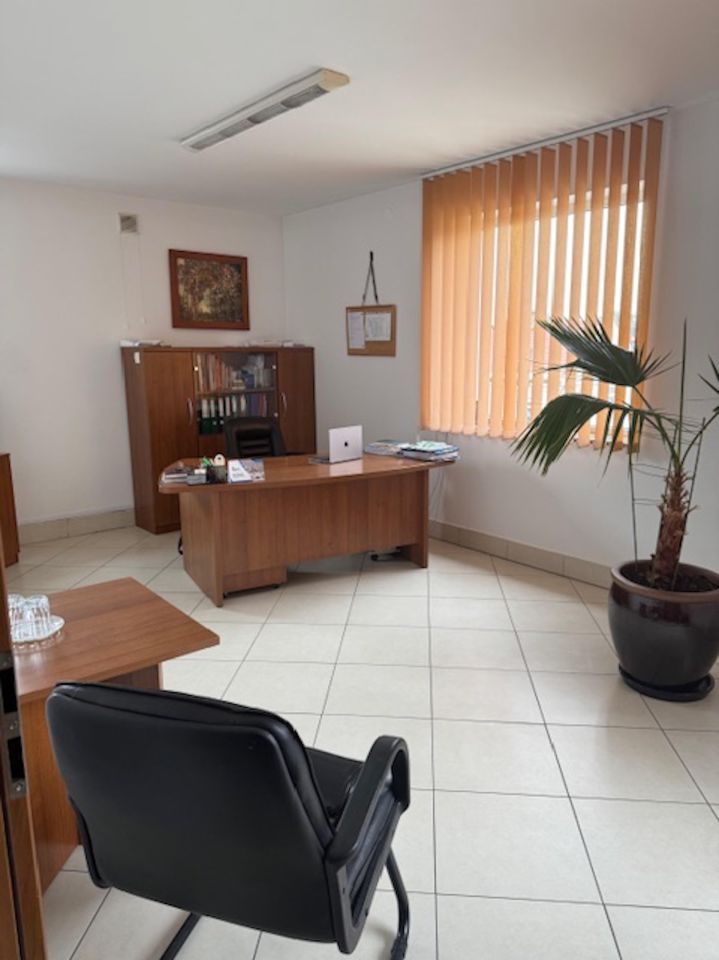 Hala/magazyn Zakręt, ul. Trakt Brzeski. Zdjęcie 7