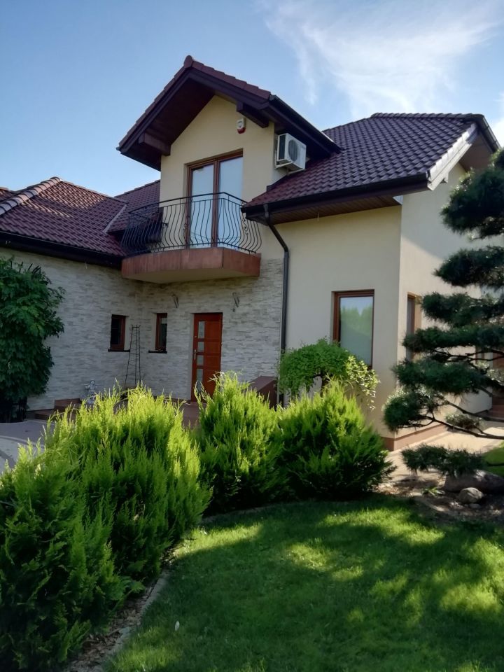 dom wolnostojący, 5 pokoi Duchnice, ul. Asnyka. Zdjęcie 1