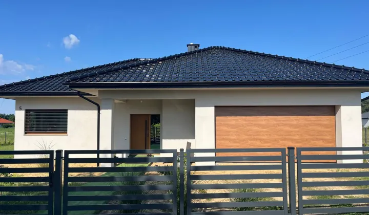 dom wolnostojący, 5 pokoi Wioska, ul. Truskawkowa