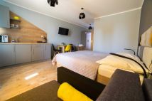 dom wolnostojący, 5 pokoi Kobierniki. Zdjęcie 2