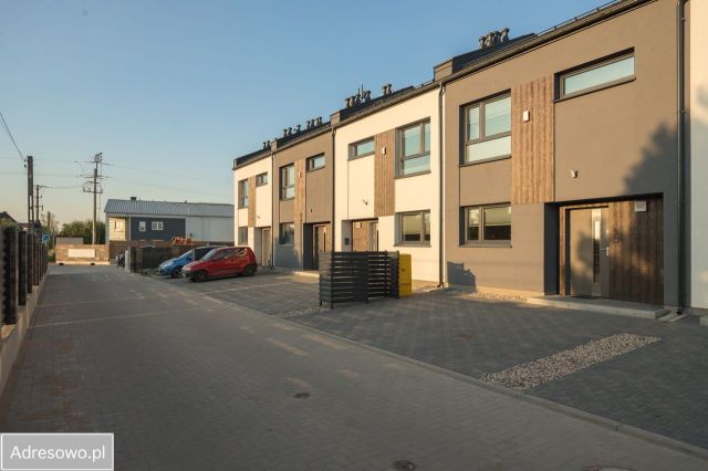 dom szeregowy, 3 pokoje Porosły, ul. Sadowa. Zdjęcie 1