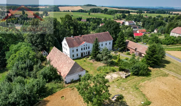 dom wolnostojący, 15 pokoi Włosień