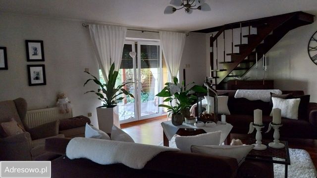 bliźniak, 4 pokoje Wysoczka. Zdjęcie 1