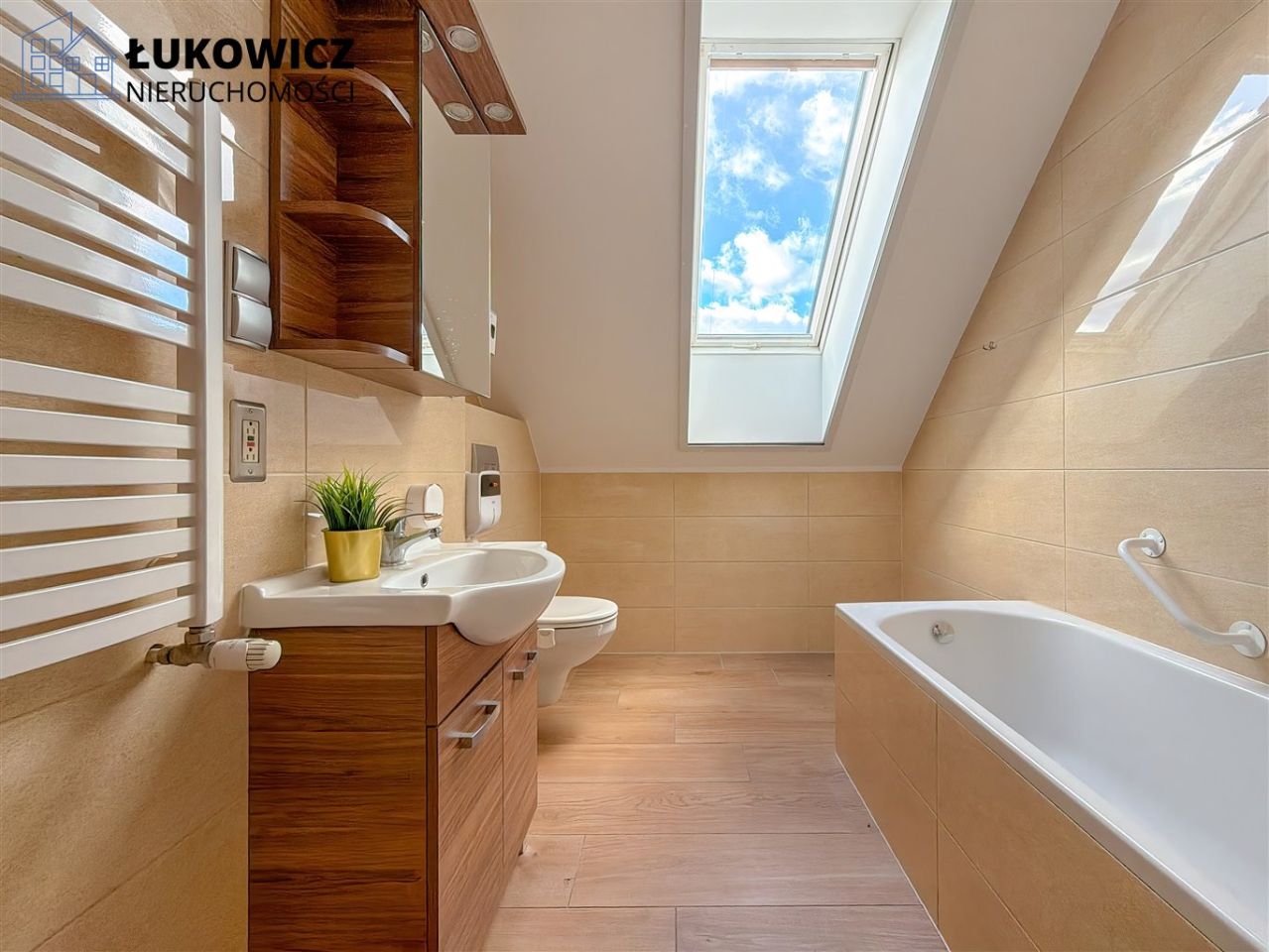 dom wolnostojący, 5 pokoi Kozy. Zdjęcie 16