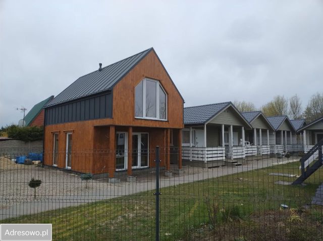 dom letniskowy, 10 pokoi Dąbki, ul. Osiedlowa. Zdjęcie 1