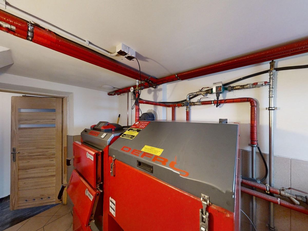 dom wolnostojący, 9 pokoi Małe Ciche. Zdjęcie 14