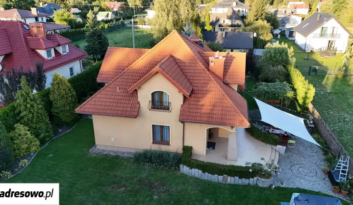 dom wolnostojący, 6 pokoi Majdan