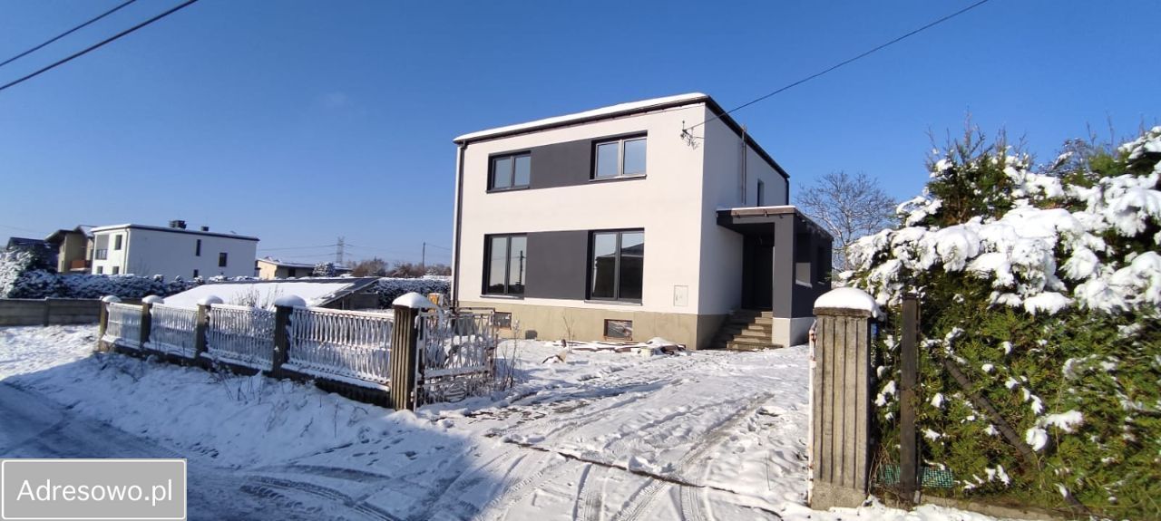 dom wolnostojący, 5 pokoi Syrynia, ul. dr Anny Wróbel