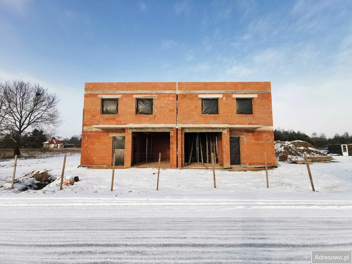 dom szeregowy, 5 pokoi Chorzenice, ul. Nowa. Zdjęcie 1