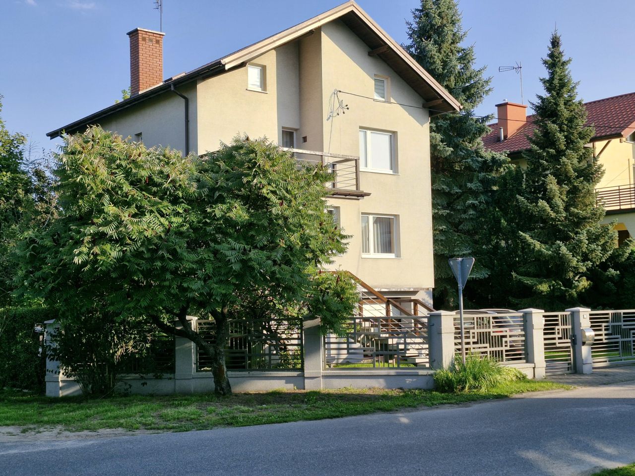 dom wolnostojący, 6 pokoi Skierniewice Widok, ul. Leśnej Polanki. Zdjęcie 1