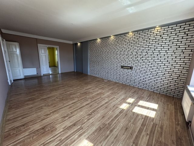 Mieszkanie 3-pokojowe Kłodzko, ul. Tadeusza Kościuszki. Zdjęcie 2