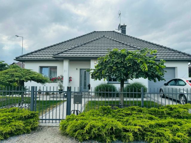 dom wolnostojący Kąty Wrocławskie, ul. Jarzębinowa. Zdjęcie 1