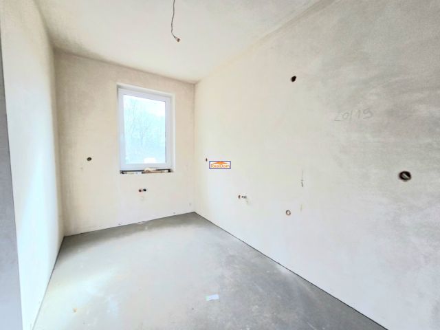 Mieszkanie 4-pokojowe Chrosna. Zdjęcie 4