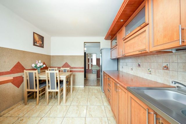 dom wolnostojący, 3 pokoje Brzeziny. Zdjęcie 5