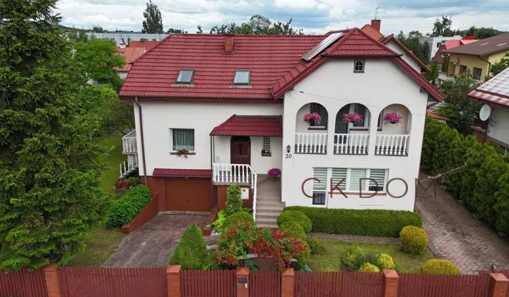 dom wolnostojący, 8 pokoi Kielce Barwinek