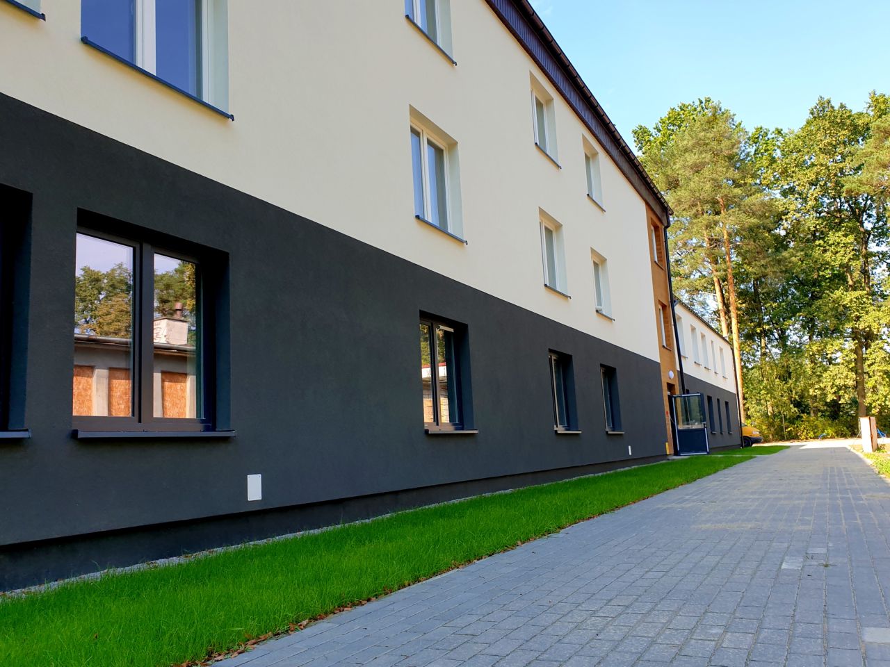 Mieszkanie 3-pokojowe Pustków-Osiedle. Zdjęcie 1