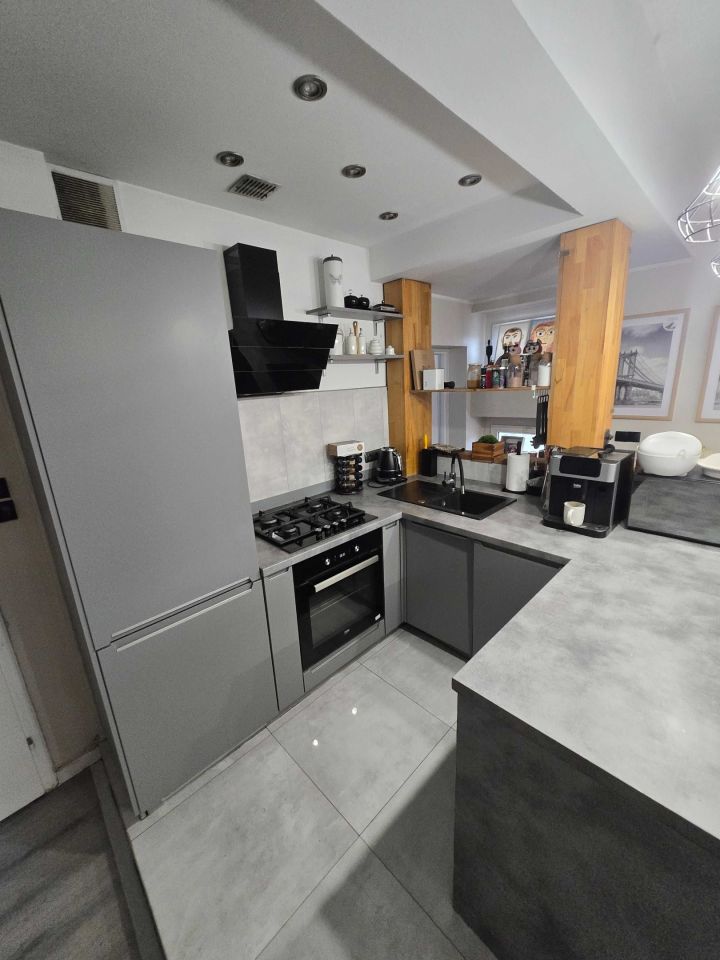 Mieszkanie 4-pokojowe Zabrze Centrum, ul. gen. Charlesa de Gaulle'a. Zdjęcie 6