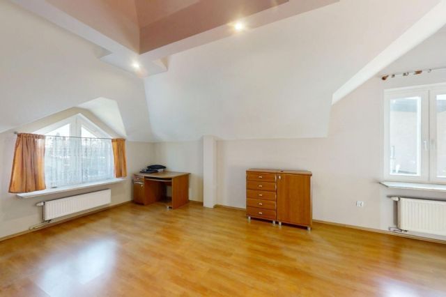 dom wolnostojący, 5 pokoi Zgierz, ul. Adolfa Dygasińskiego. Zdjęcie 10