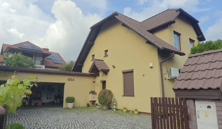 dom wolnostojący, 6 pokoi Katowice Kostuchna, ul. Smugowa