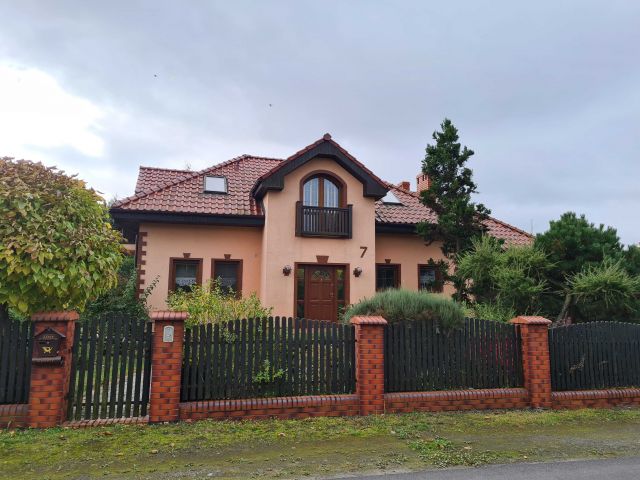 dom wolnostojący Gniezno Dalki, ul. Jeżynowa. Zdjęcie 1